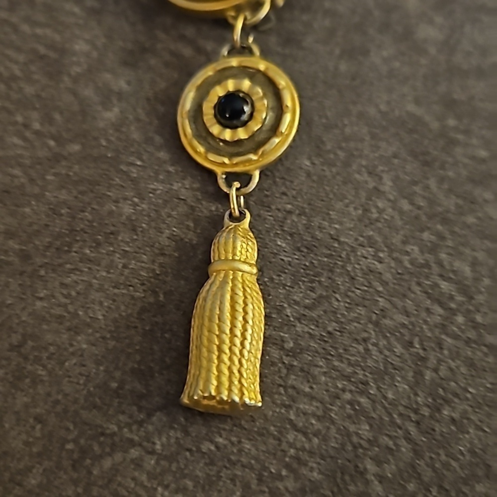 VTG 1980s Mismatched Etruscan Style Egyptian Revival Clip-on Earrings - Picture 4 of 6